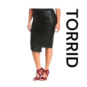 Torrid Black Faux Leather Skirts full zipper in front Size 0 L/12